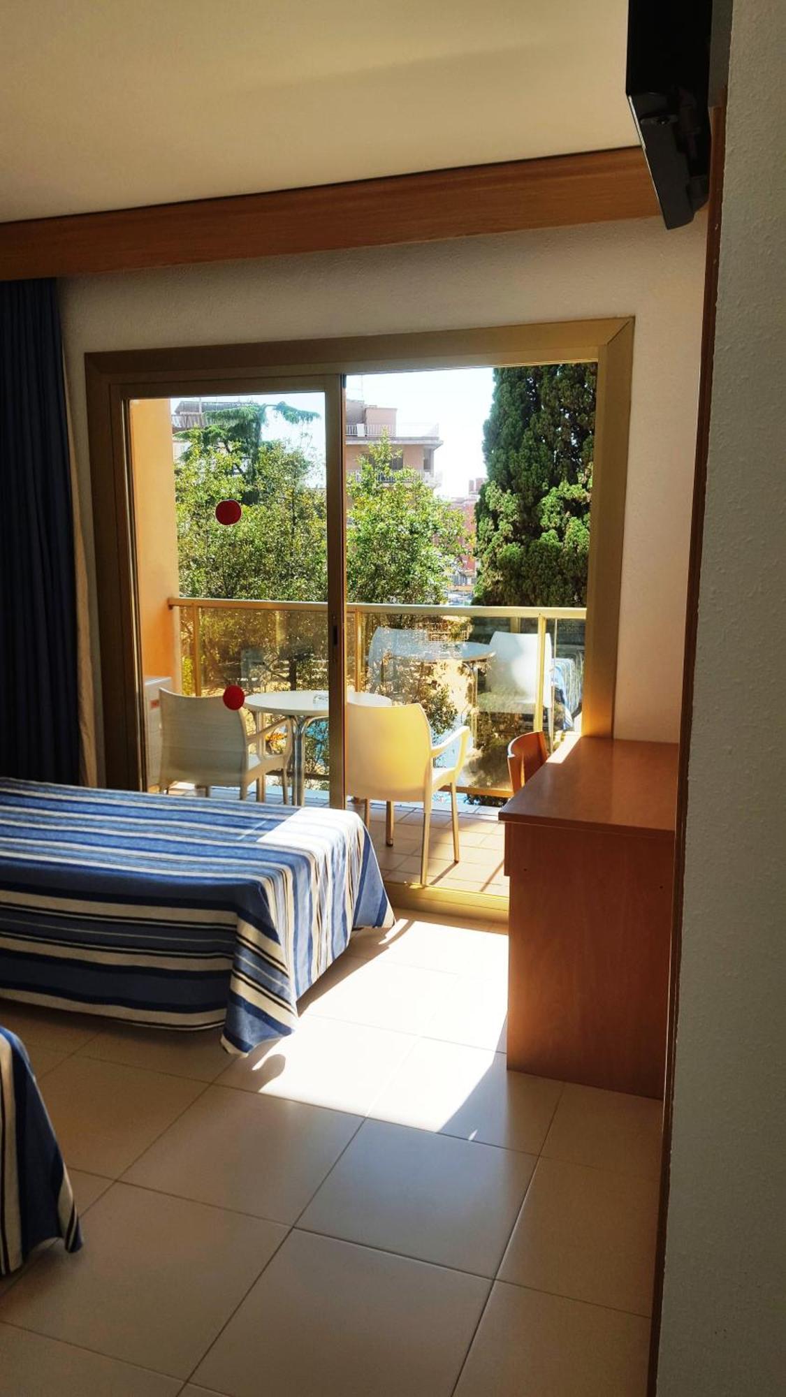 Hotel Bon Repòs Calella Quarto foto