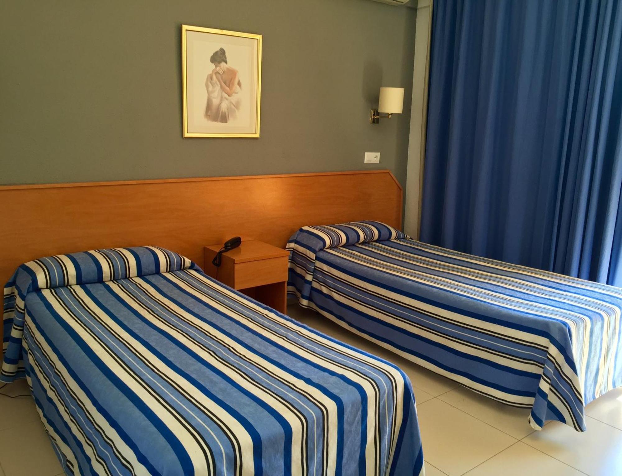 Hotel Bon Repòs Calella Quarto foto